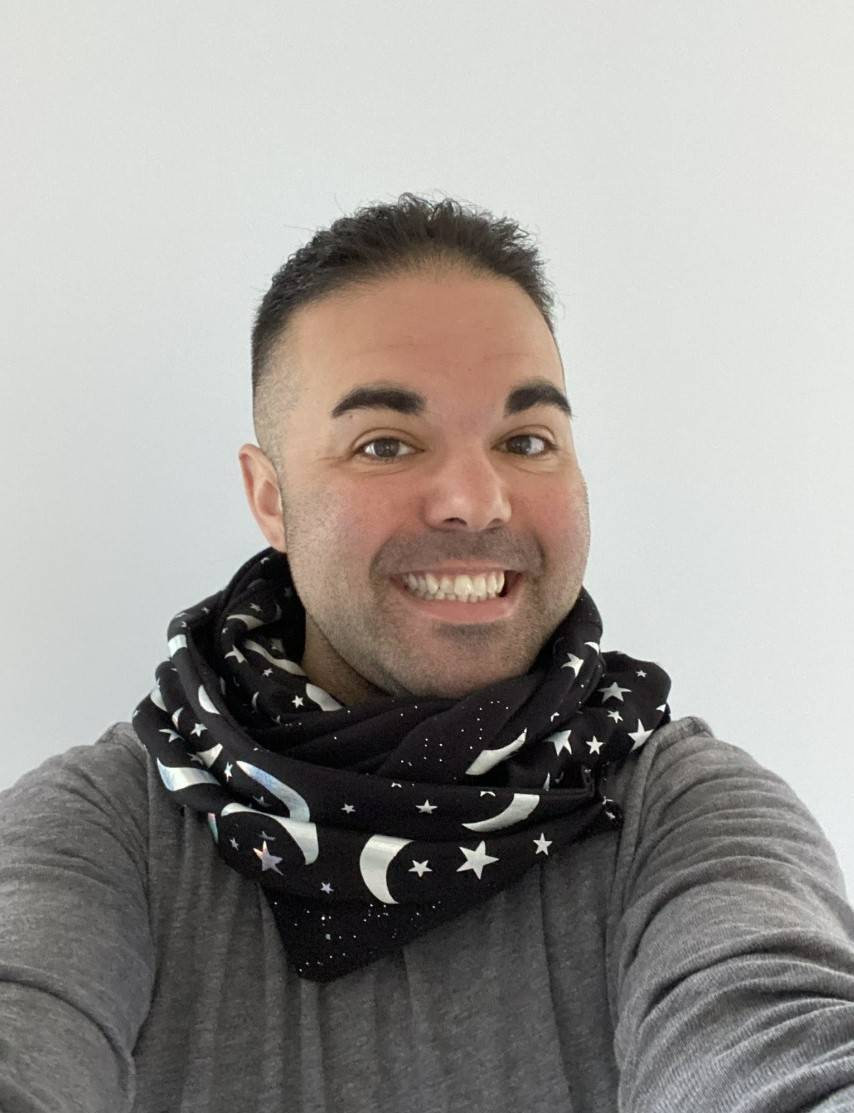 AJ Young wearing a scarf in a selfie
